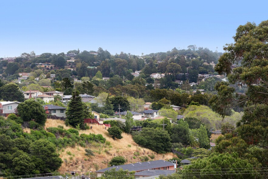 More Photos Of 2200 Village Ct, Belmont Apartments For Sale