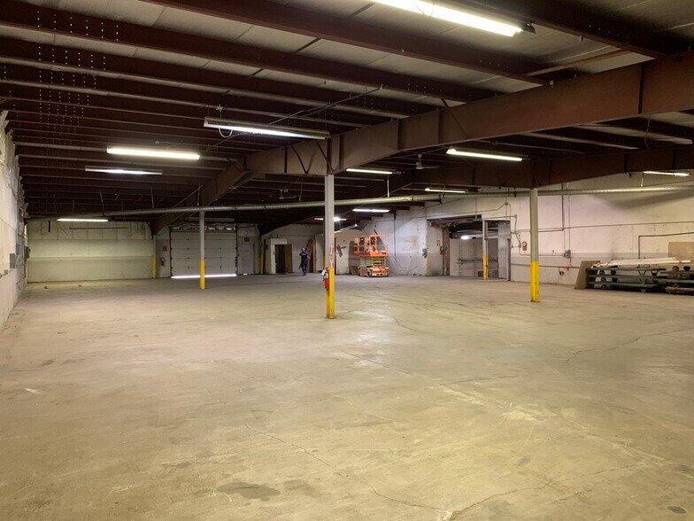 More Photos Of 710 Rains Dr, Gladstone Manufacturing For Lease