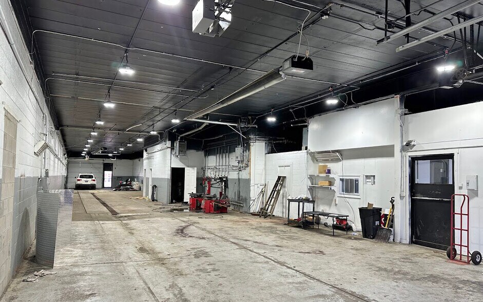 More Photos Of 22855 Orchard Lake Rd, Farmington Auto Repair For Sale