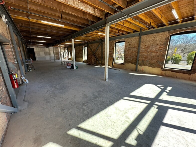 More Photos Of 597 Main St, Suwanee Storefront For Lease