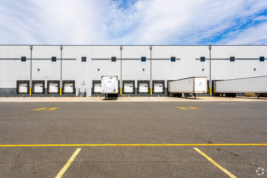 More Photos Of 1600 Livingston Ave, North Brunswick Distribution For Lease