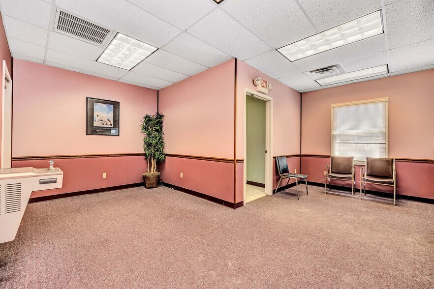 More Photos Of 860 NW Washington Blvd, Hamilton Medical For Lease