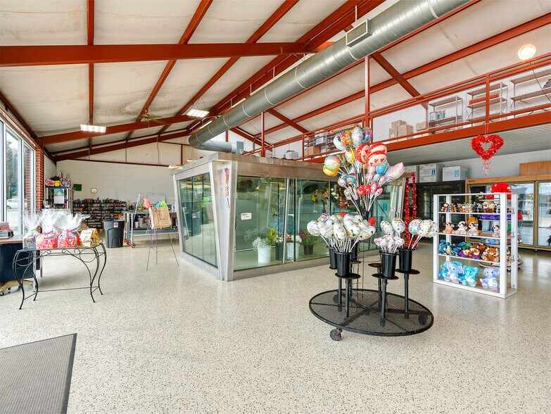 More Photos Of 530 N Mississippi Ave, Ada Freestanding For Sale