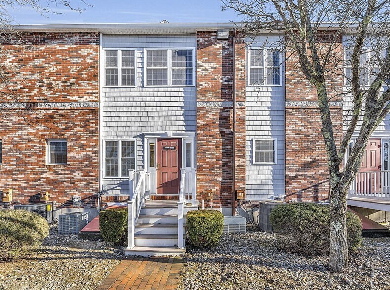 More Photos Of 2-4 Mary E Clark Dr, Hampstead Medical For Sale