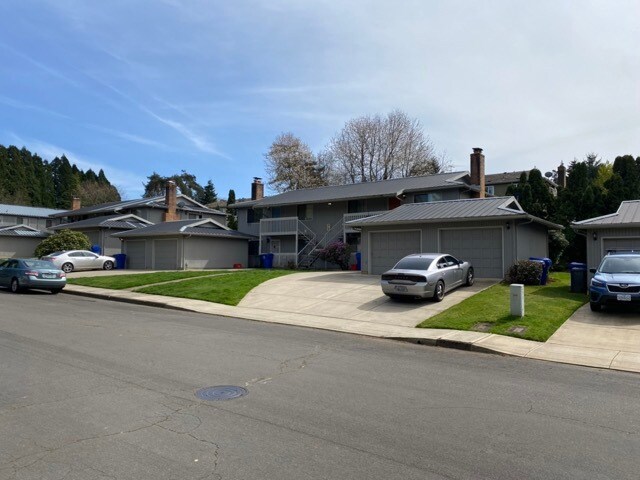 More Photos Of 2136 Nomad Ct SE, Salem Apartments For Sale