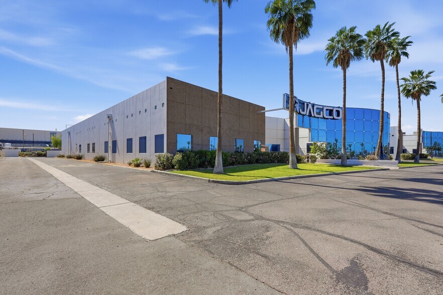 More Photos Of 3401 E Harbour Dr, Phoenix Light Manufacturing For Lease