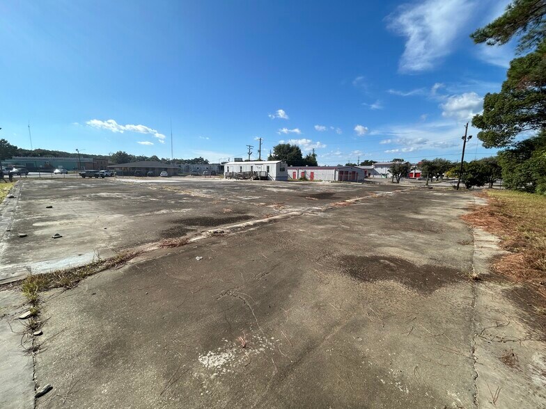 More Photos Of 721 Lakeside Dr, Mobile Land For Lease