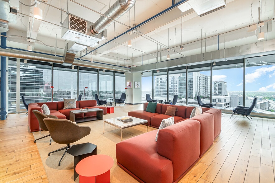 More Photos Of 615 S College St, Charlotte Office For Lease