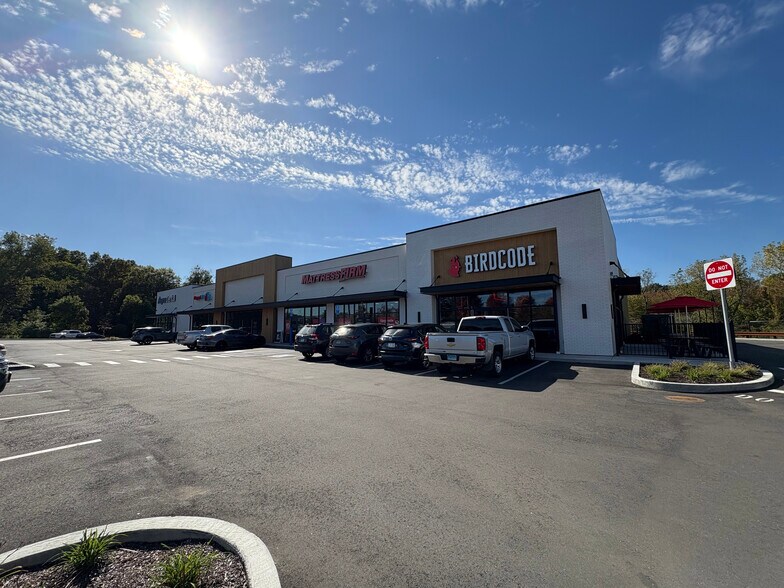 More Photos Of 488 Hartford Rd, New Britain Storefront For Lease