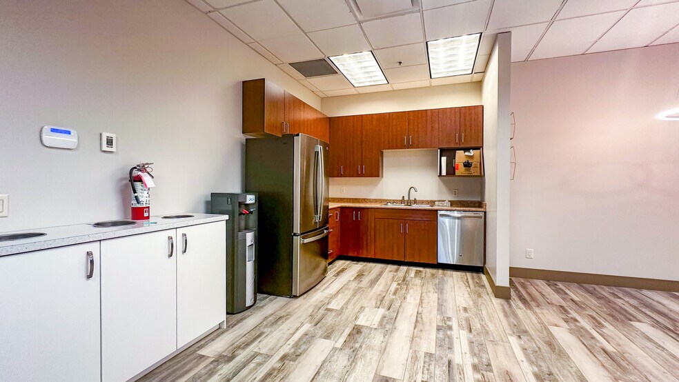More Photos Of 1060 Manhattan Dr, Kelowna Office For Lease