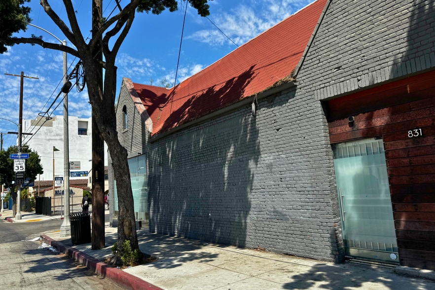 More Photos Of 831 Venice Blvd, Los Angeles Warehouse For Lease
