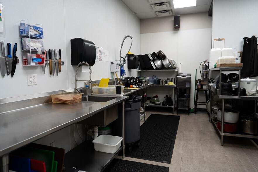 More Photos Of 250 N Red Cliffs Dr, St George Storefront For Lease