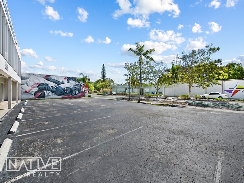 More Photos Of 533 NE 13th St, Fort Lauderdale Storefront Retail Office For Sale