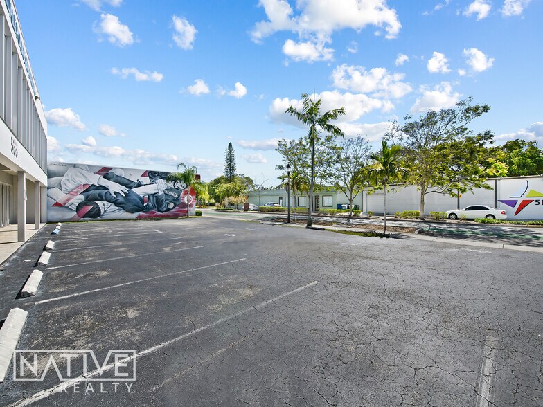 More Photos Of 533 NE 13th St, Fort Lauderdale Storefront Retail Office For Sale