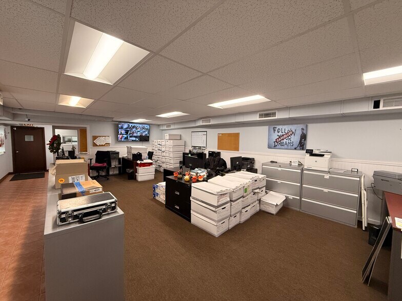 More Photos Of 7310 88th St, Glendale Office For Lease