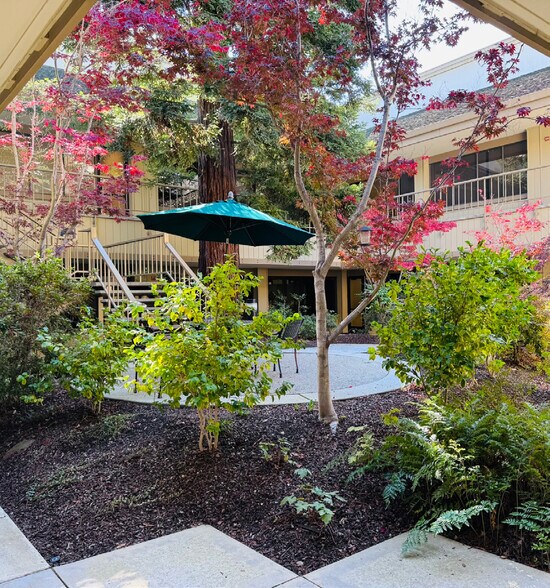 More Photos Of 525 Middlefield Rd, Menlo Park Unknown For Sale