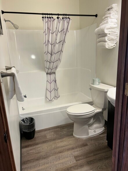 More Photos Of 332 E Onota St, Munising Hotel For Sale