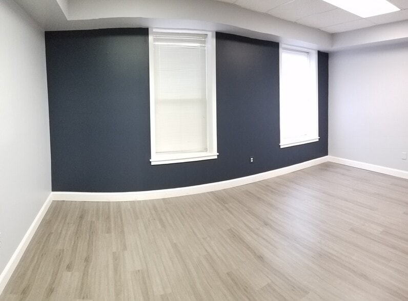 More Photos Of 10 Mechanic St, Red Bank Office For Lease