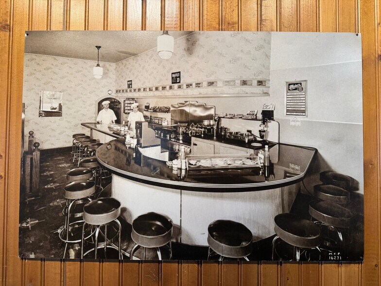More Photos Of 4629 N Port Washington Rd, Milwaukee Restaurant For Sale