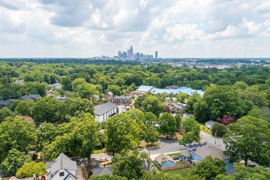 More Photos Of 908 E 35th St, Charlotte Freestanding For Lease