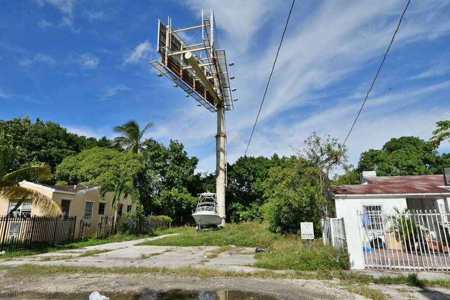 More Photos Of 321 NW 37th St, Miami Land For Sale