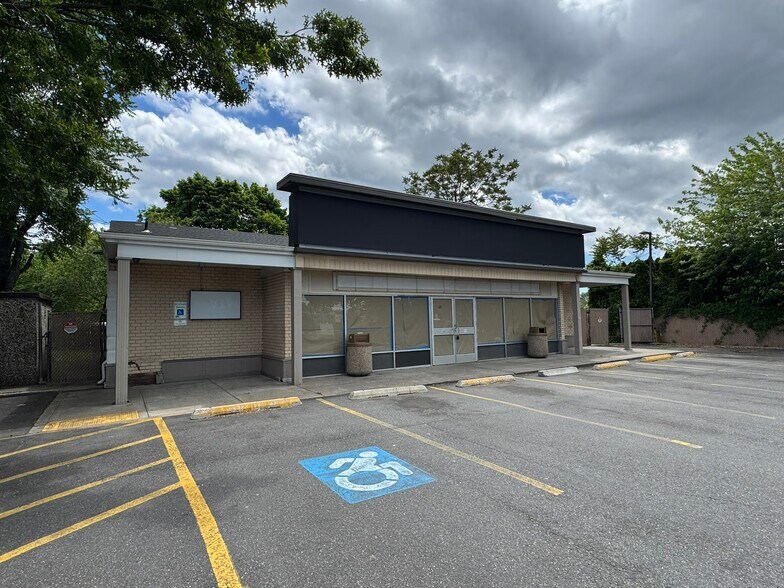 More Photos Of 274 Bay Shore Rd, North Babylon Convenience Store For Lease