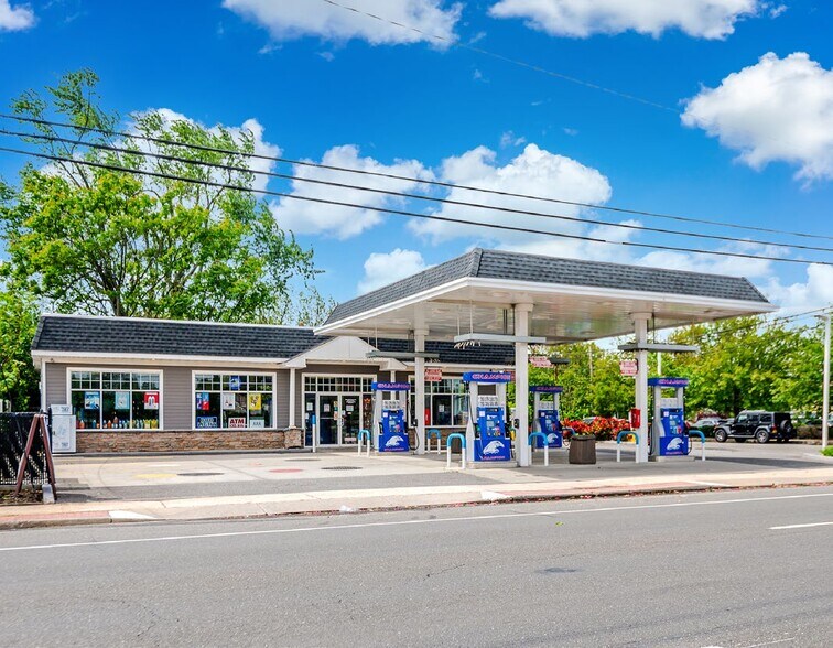 More Photos Of 566 Fulton St, Farmingdale Service Station For Sale
