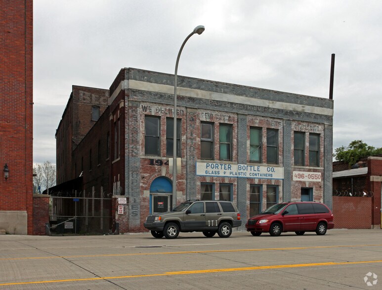 Primary Photo Of 1941 W Fort St, Detroit Warehouse For Sale