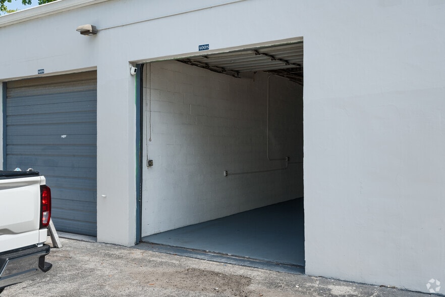 More Photos Of 3161-3181 NE 5th Ave, Oakland Park Warehouse For Lease