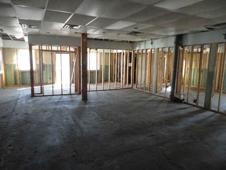 More Photos Of 10 Church St, Wilmington Office Residential For Sale