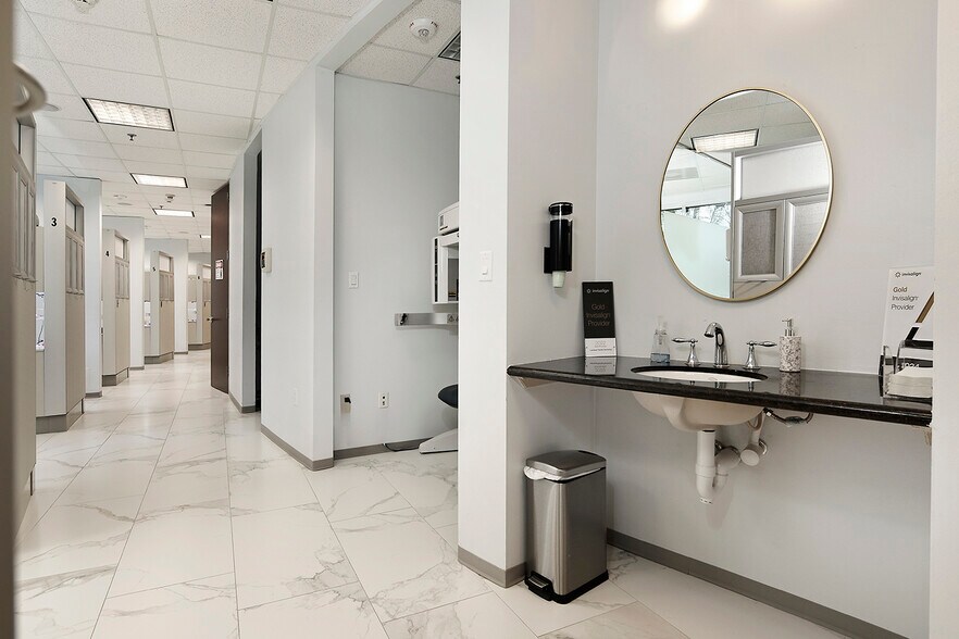 More Photos Of 114 Vision Park Blvd, Shenandoah Office For Sale