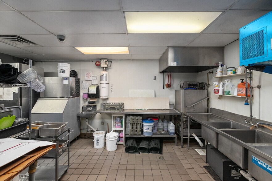 More Photos Of 135 N Bridge St, Belding Restaurant For Sale