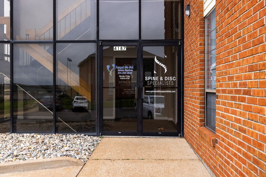 More Photos Of 4191 Crescent Dr, Saint Louis Medical For Lease