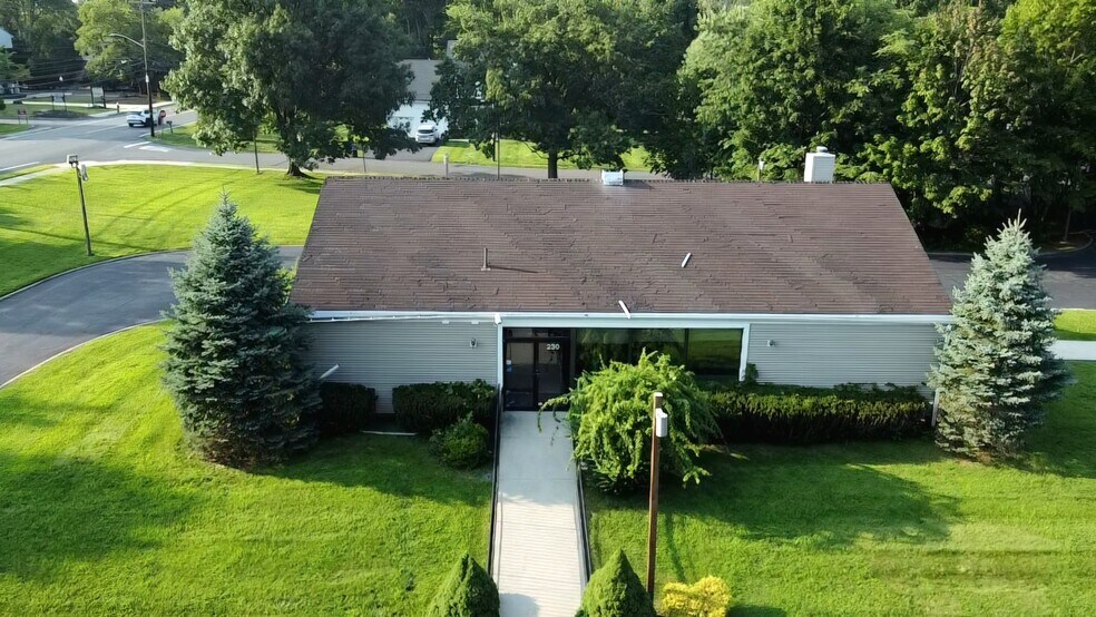 More Photos Of 230 N Middletown Rd, Pearl River Bank For Lease