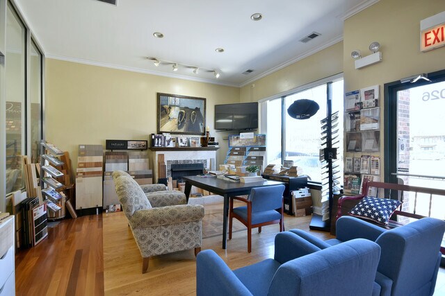 More Photos Of 1024-1036 Busse Hwy, Park Ridge Showroom For Lease