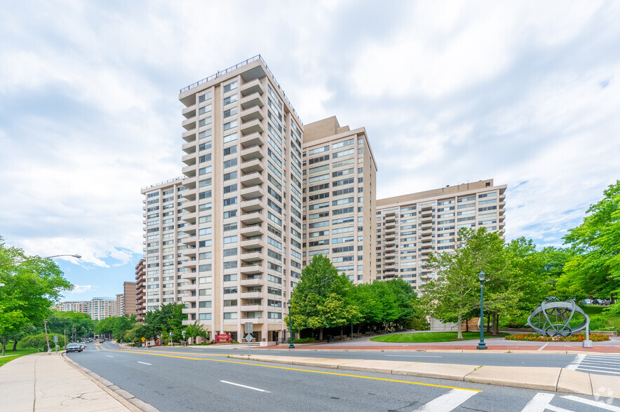 Primary Photo Of 4500 N Park Ave, Chevy Chase Apartments For Sale