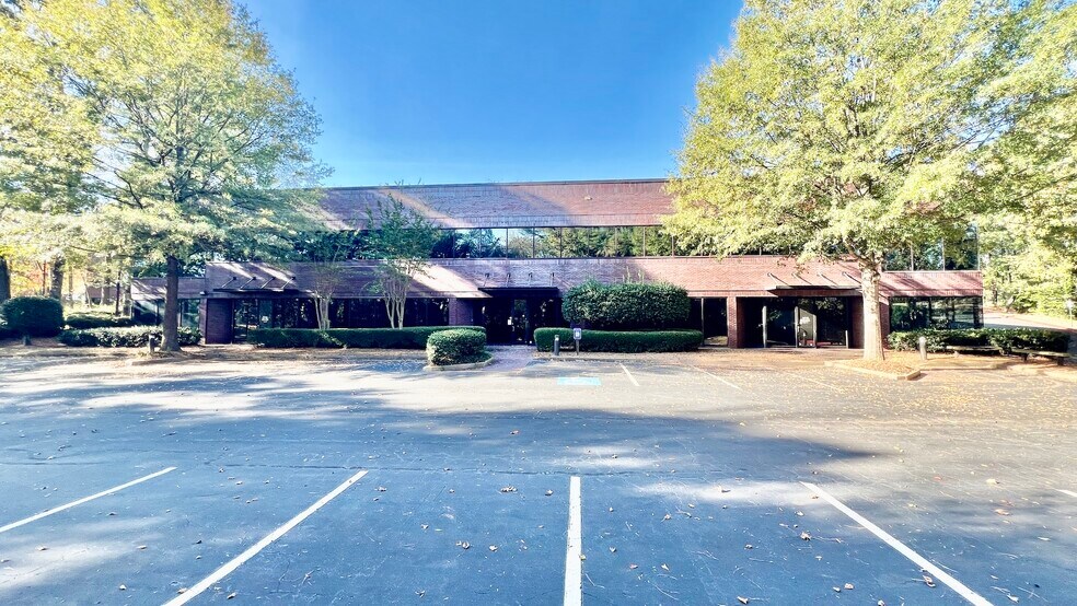 More Photos Of 8800 Roswell Rd, Sandy Springs Office For Sale