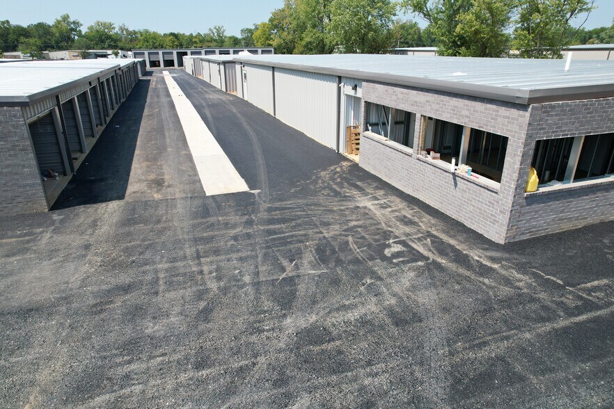 More Photos Of 711 Nicholas St, Elizabethtown Self Storage For Sale