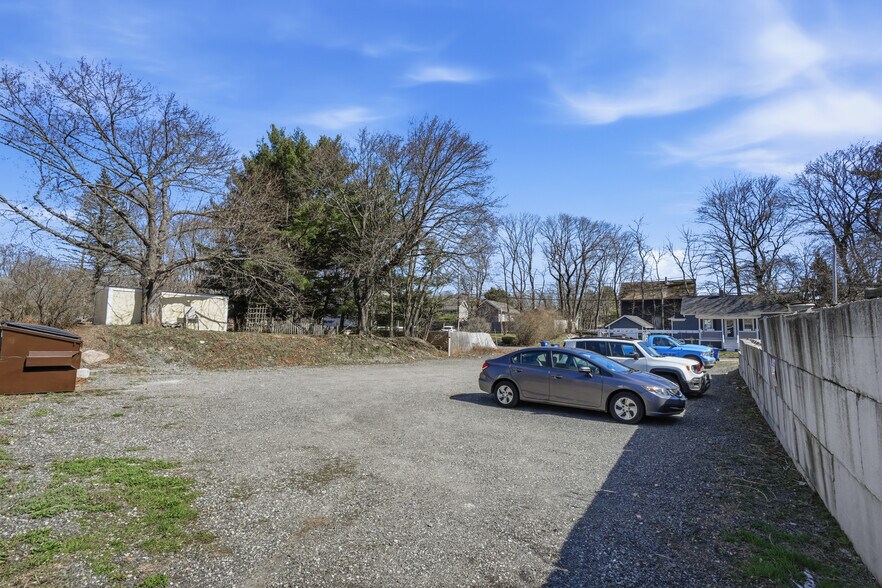 More Photos Of 632 Fall River Ave, Seekonk Apartments For Sale
