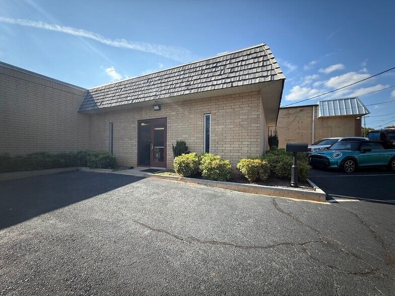 More Photos Of 8700 Monroe Rd, Charlotte Warehouse For Lease