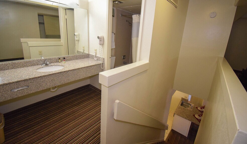 More Photos Of 250 Municipal Dr, Richardson Hotel For Sale