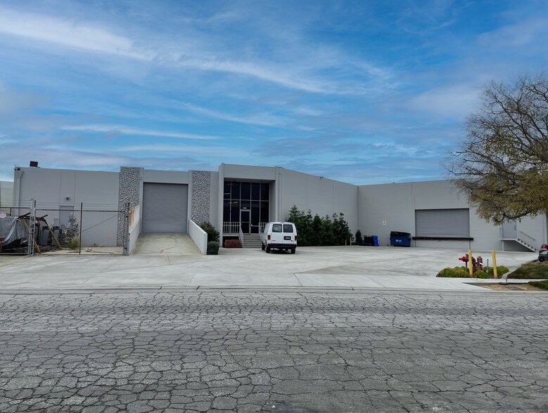 Primary Photo Of 3060 Airport Way, Long Beach Warehouse For Lease