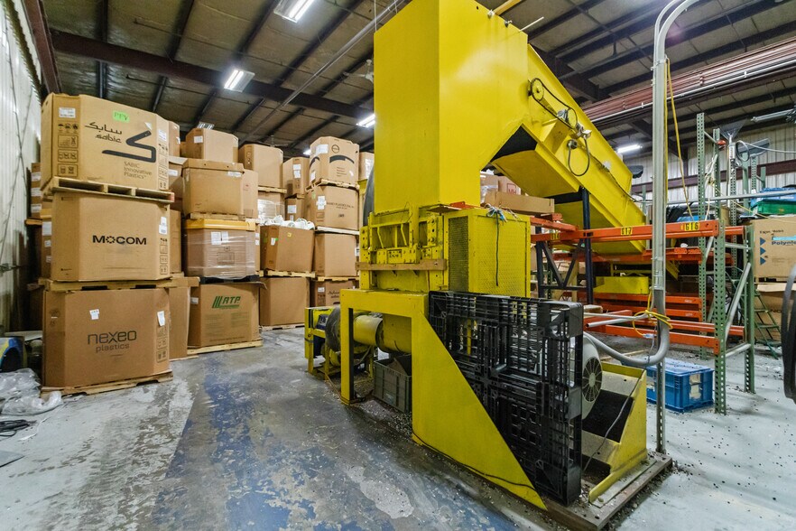 More Photos Of 2317 Washington St, Kokomo Warehouse For Sale