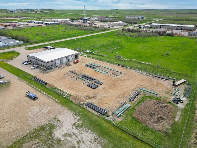 More Photos Of 509 Well St, Williston Warehouse For Lease