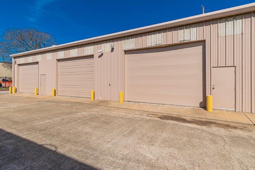 More Photos Of 16522-16536 Park Row, Houston Light Distribution For Lease