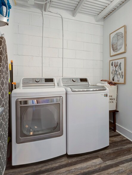 More Photos Of 2420 Cruzen St, Nashville Office For Sale