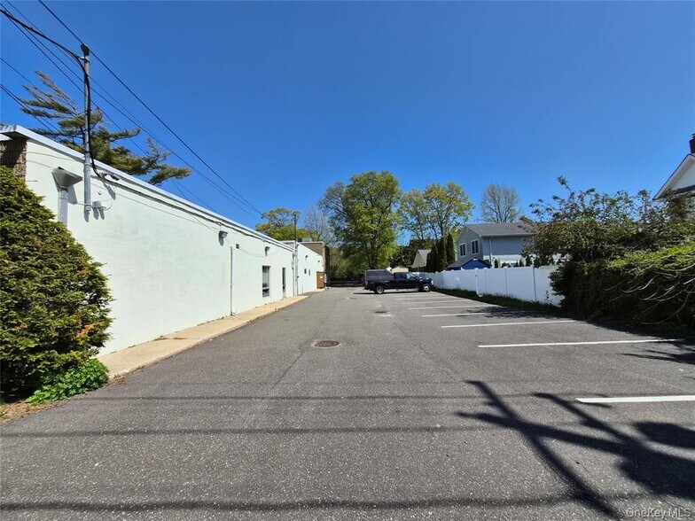 More Photos Of 121 W Oak St, Amityville Office For Sale