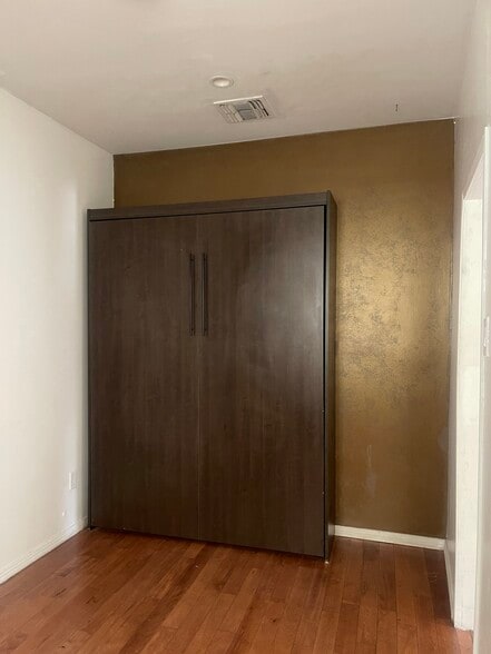 More Photos Of 7467-7475 Melrose Ave, Los Angeles Restaurant For Lease