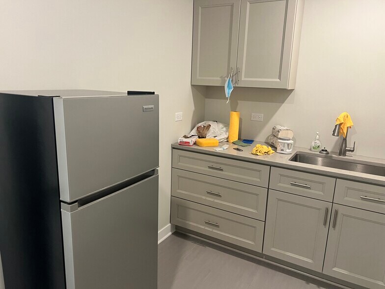 More Photos Of 75 E Division St, Mundelein Office Residential For Lease