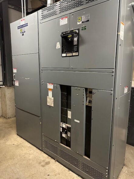 More Photos Of 6653 Shelburne rd, Shelburne Warehouse For Lease